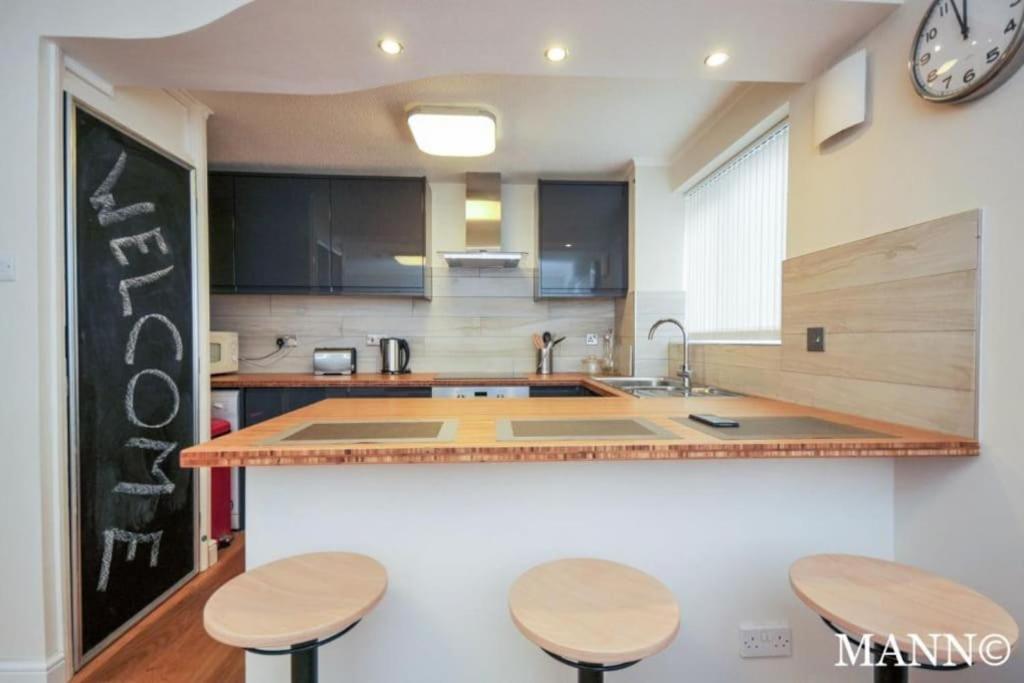 Morden Flat Close To Dlr Station With Free Parking Лондон Экстерьер фото